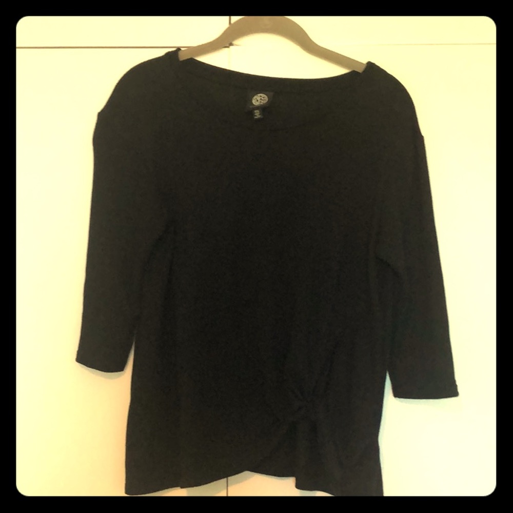 Bobeau Lightweight Twist Hem Top